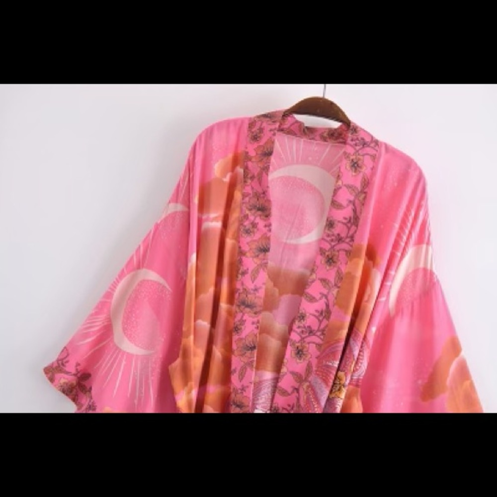 BOHEMIAN STYLE MOON PRINTED KIMONO TOP - Picture 3 of 6